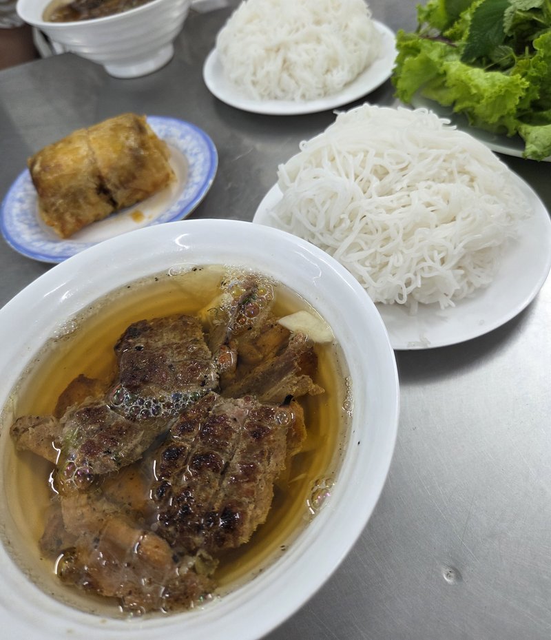 Bún chả 41 Cửa Đông na brasa da Bà Sâm