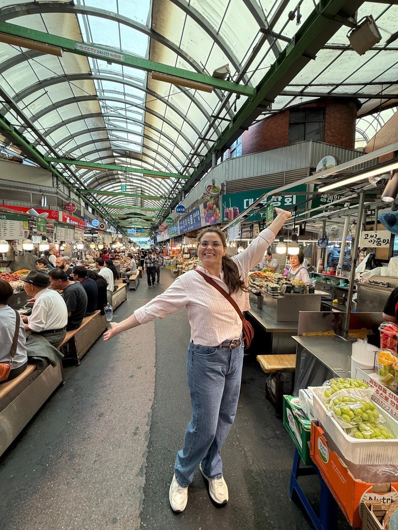Lízia no Gwangjang Market