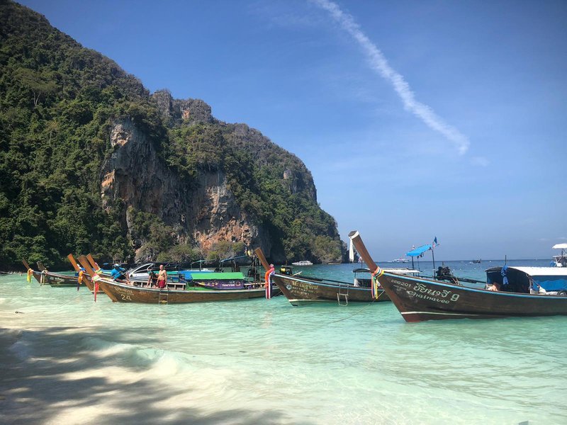Barcos longtail em Phi Phi
