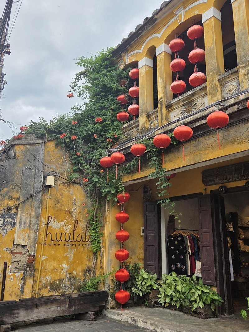Casas amarelas e lanternas de Hội An