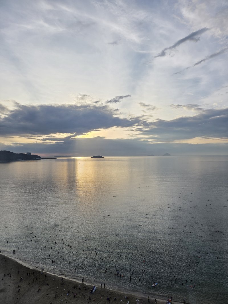 Praia de Nha Trang às 6h da manhã